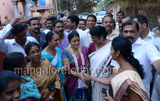 Bhavya campaigning for Congress in Mangalore